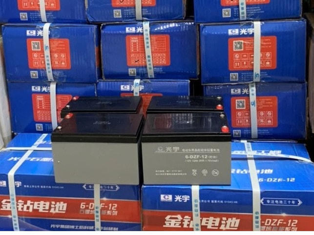 Bình ắc quy nhập lậu bị thu giữ. Ảnh: Cục QLTT Bắc Ninh