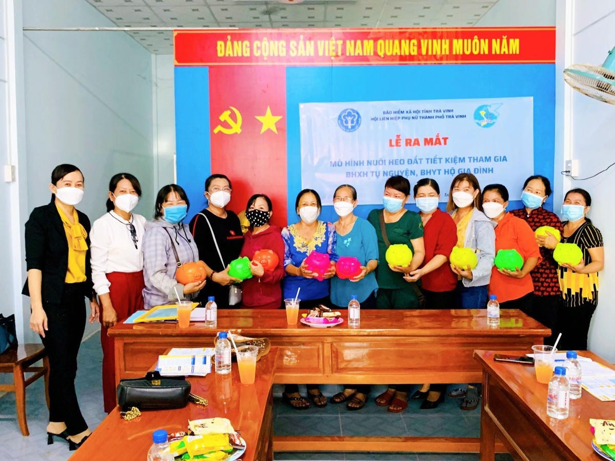 Thông qua mô hình nuôi heo đất, Trà Vinh đã vận động được 1.583 người tham gia BHXH tự nguyện. 