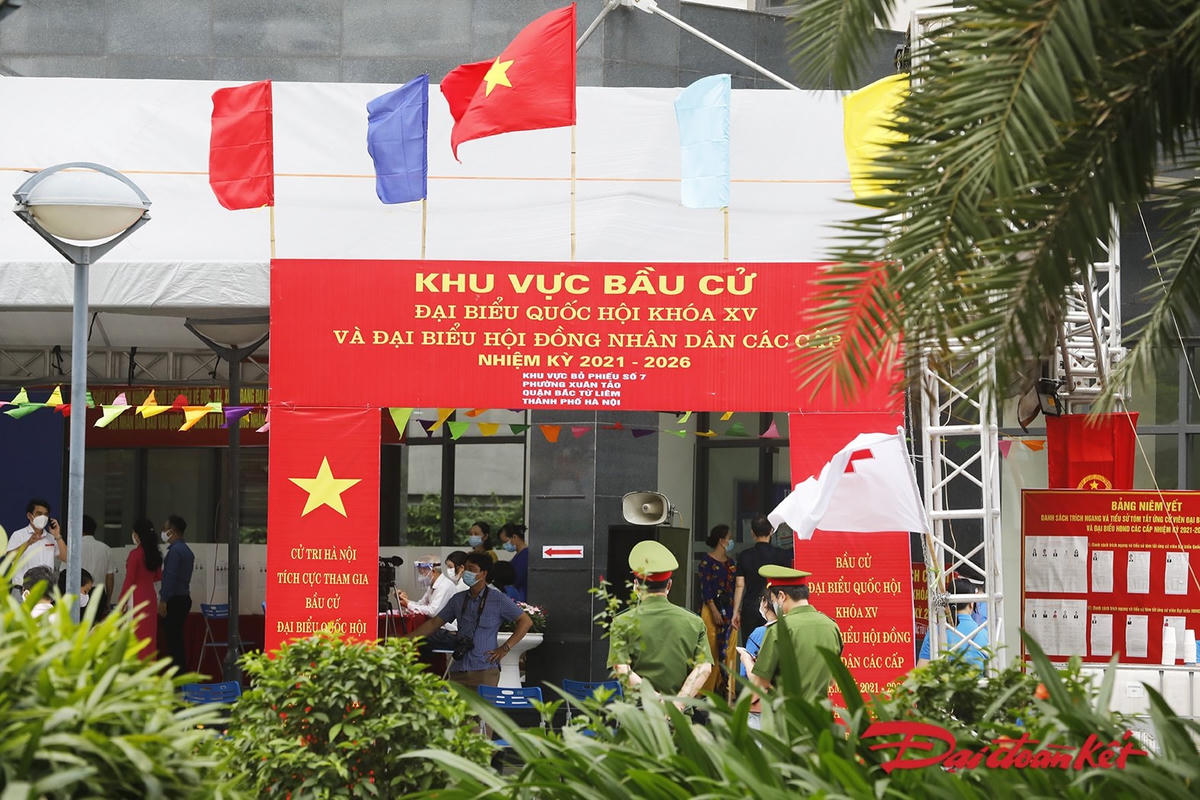 Khu vực bỏ phiếu số 7, tổ dân phố số 10,11 phường Xuân Tảo, quận Bắc Từ Liêm, Hà Nội.