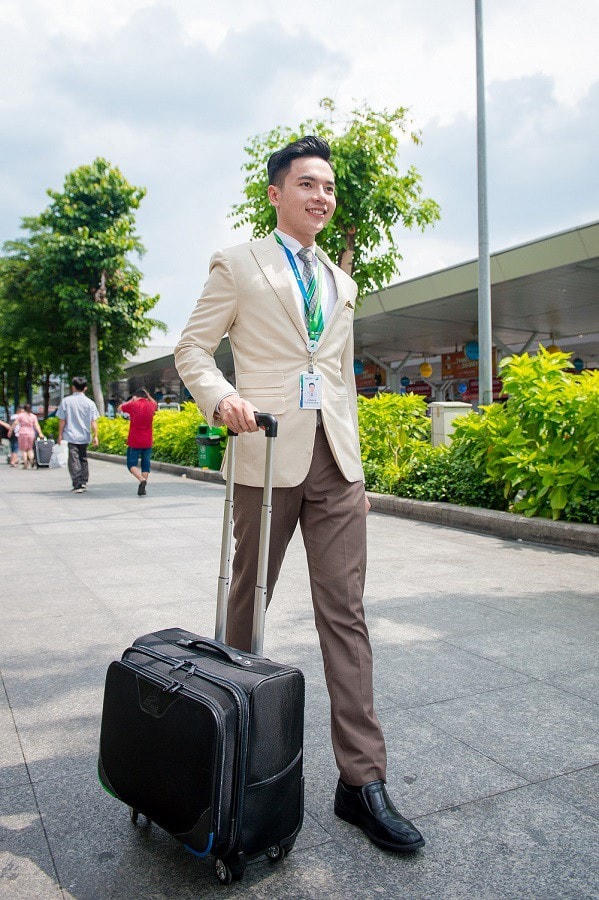 “Khi bạn làm điều bạn thích và thích điều bạn làm, thì việc đi làm mỗi ngày không phải là gánh nặng, mà là một đặc quyền. Làm dịch vụ như thế này, chúng tôi cũng vui theo niềm vui của khách", tiếp viên 10X bộc bạch.