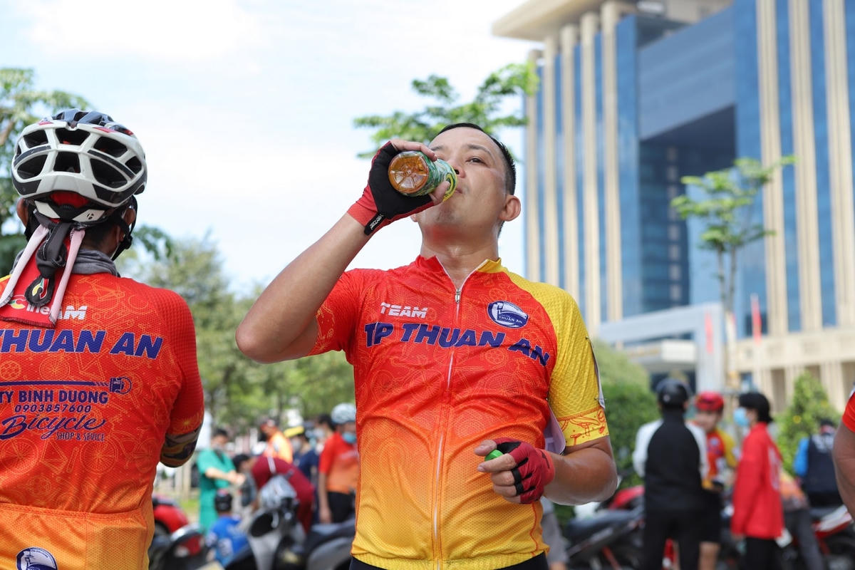 Tay đua trẻ giải nhiệt sau quang đường đua 93km đầy căng thẳng