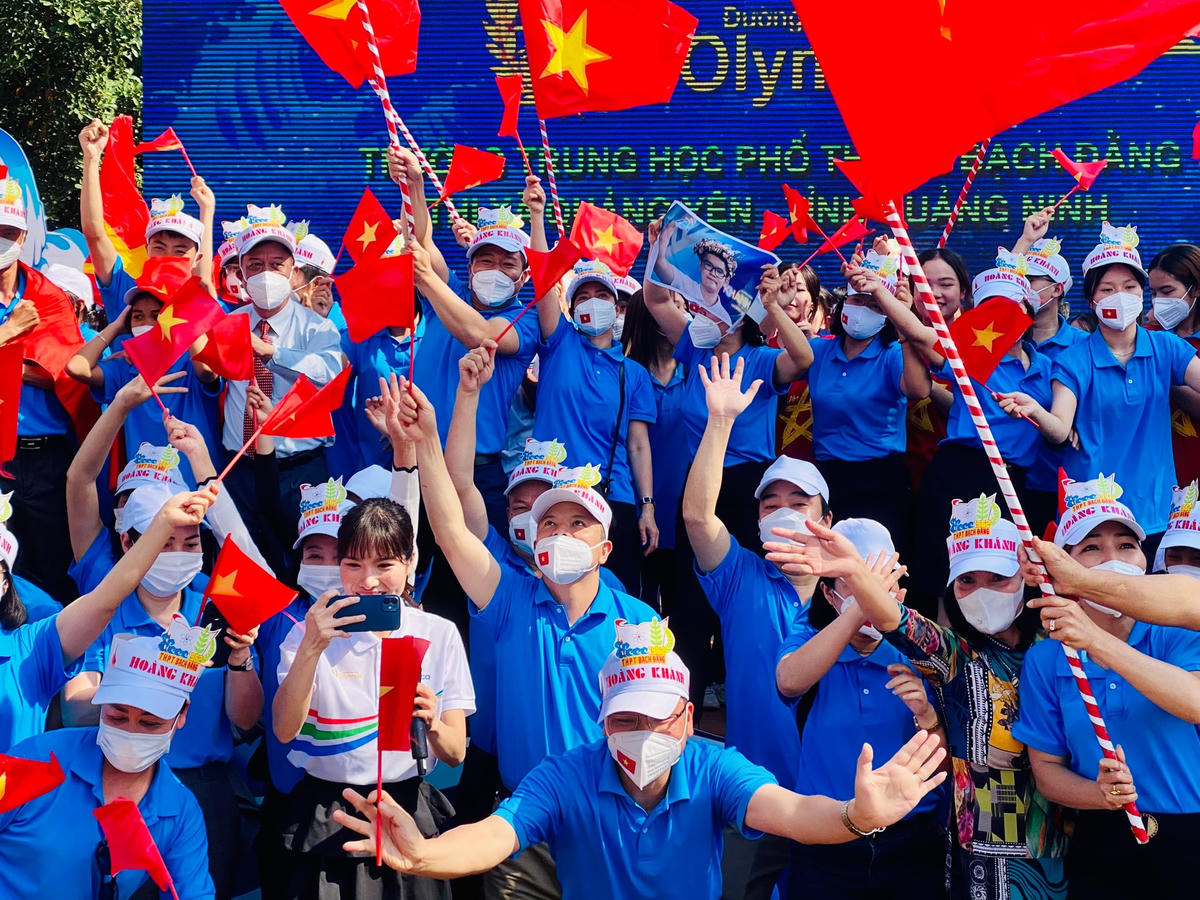 Cả Điểm cầu Quảng Ninh vỡ òa trong niềm sung sướng, hạnh phúc trước chiến thắng của người con đất Mỏ.