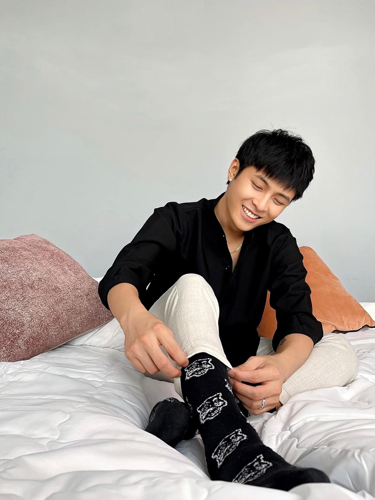 Gin Tuấn Kiệt diện đồ đẹp chỉ để đi ngủ trưa cho ngon giấc.