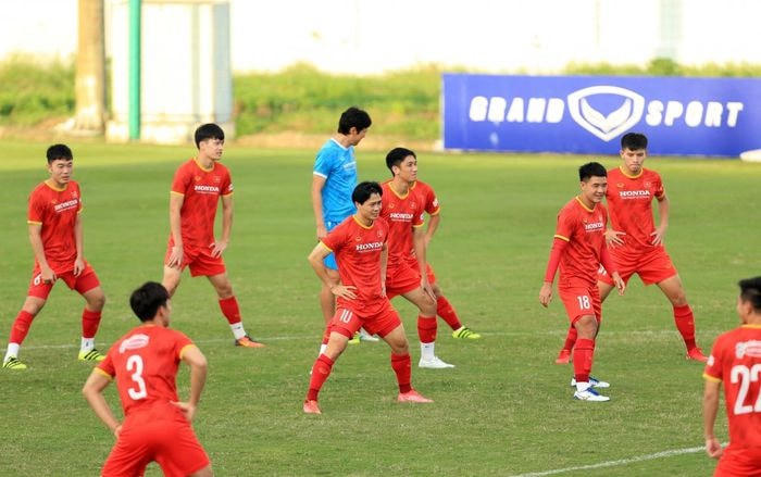 Tuyển Việt Nam tích cực rèn quân chuẩn bị cho trận đấu với tuyển Trung Quốc.
