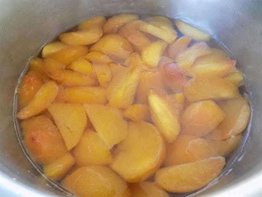 Cách làm trà đào thơm ngon, giàu vitamin