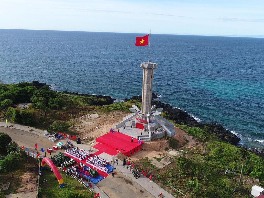 Cột cờ Tổ quốc trên đảo Cồn Cỏ.
