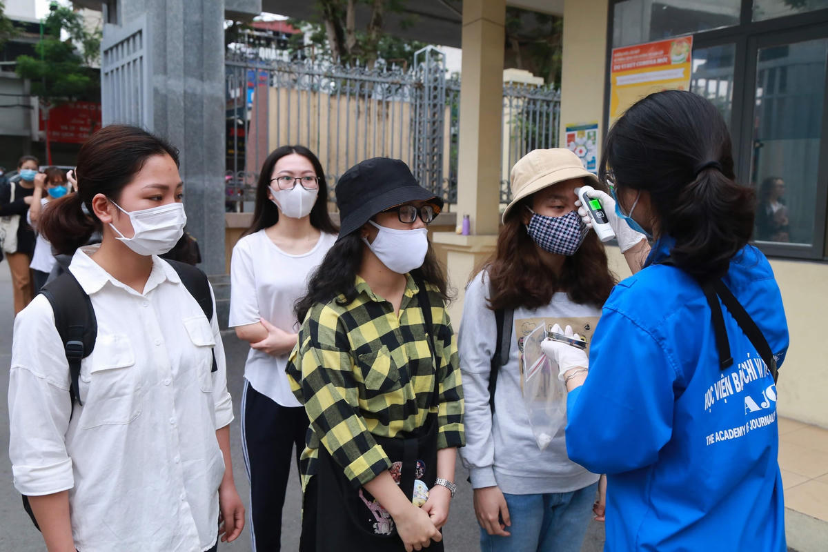 Các trường Cao đẳng, Đại học thực hiện nghiêm công tác phòng, chống dịch khi học sinh, sinh viên trở lại trường. Ảnh: Quang Vinh