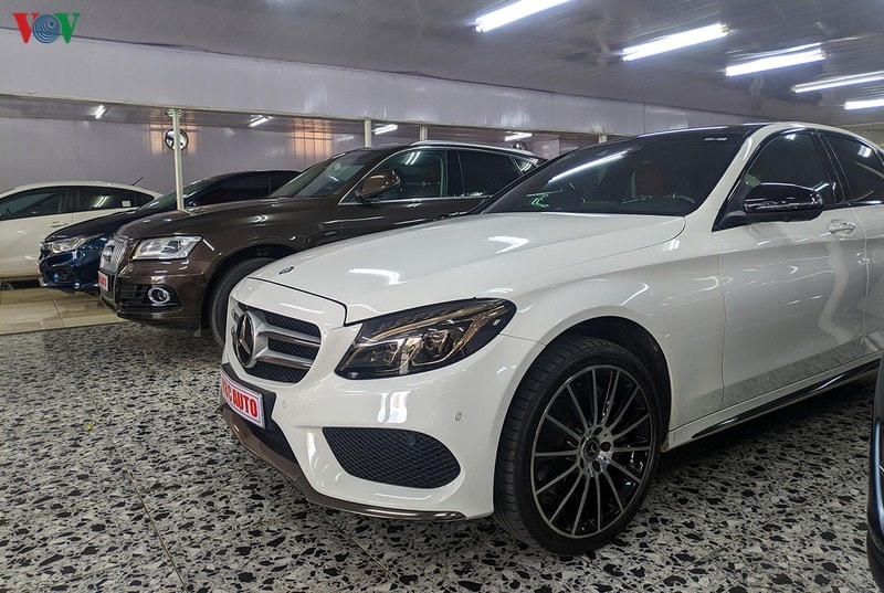 Các mẫu xe cũ hạng sang rất kén khách.