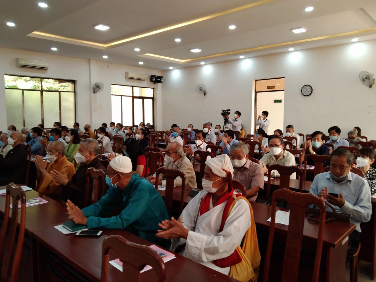 Các đại biểu tham dự hội nghi.