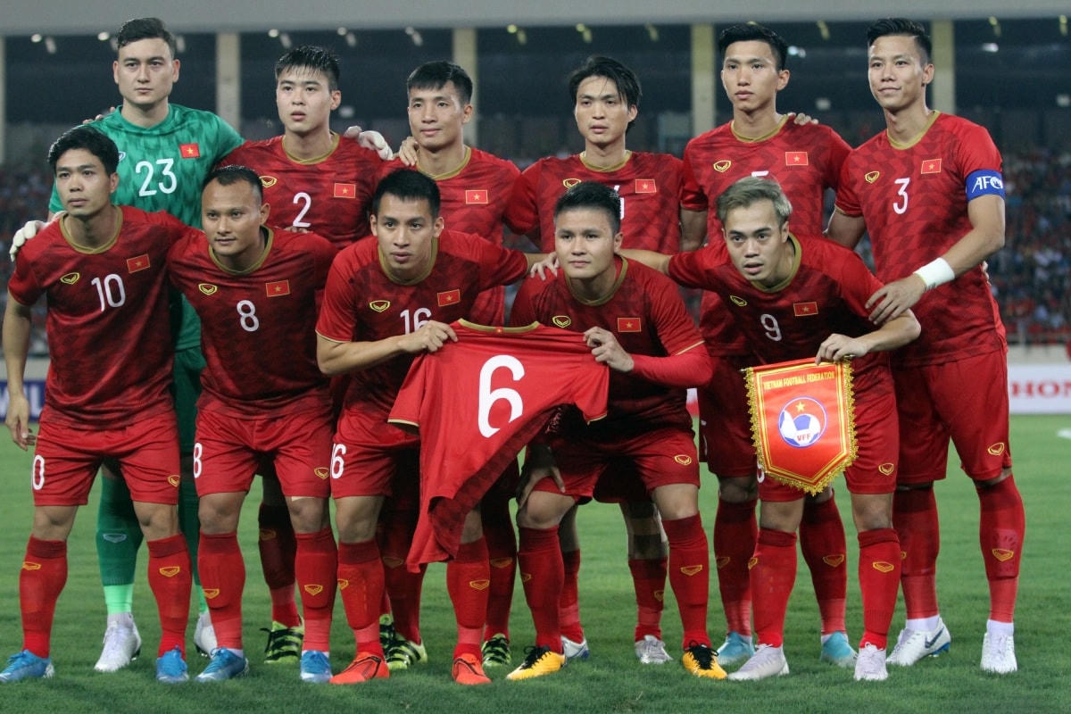 Trọng Hoàng chấn thương, ĐT Việt Nam 'gãy' đội hình 3-4-3