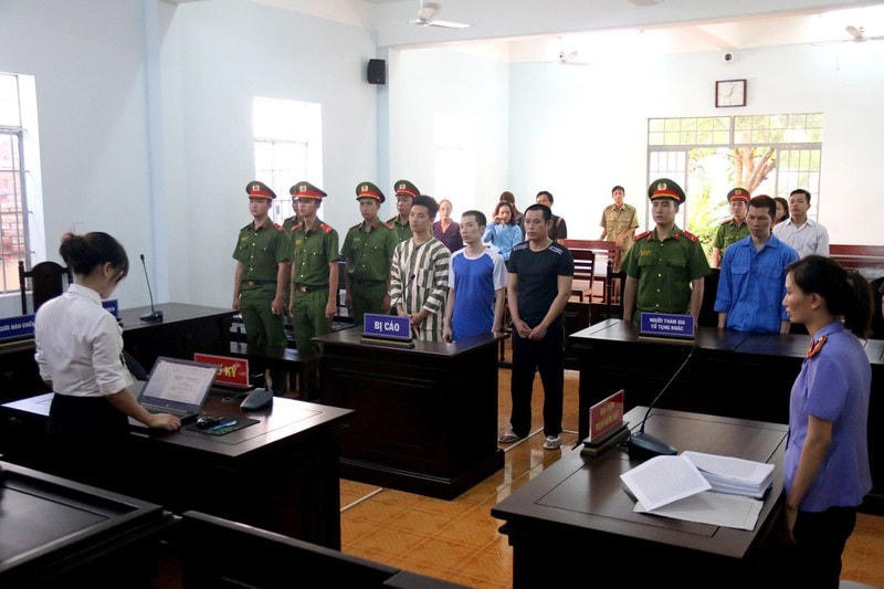 Quang cảnh phiên tòa