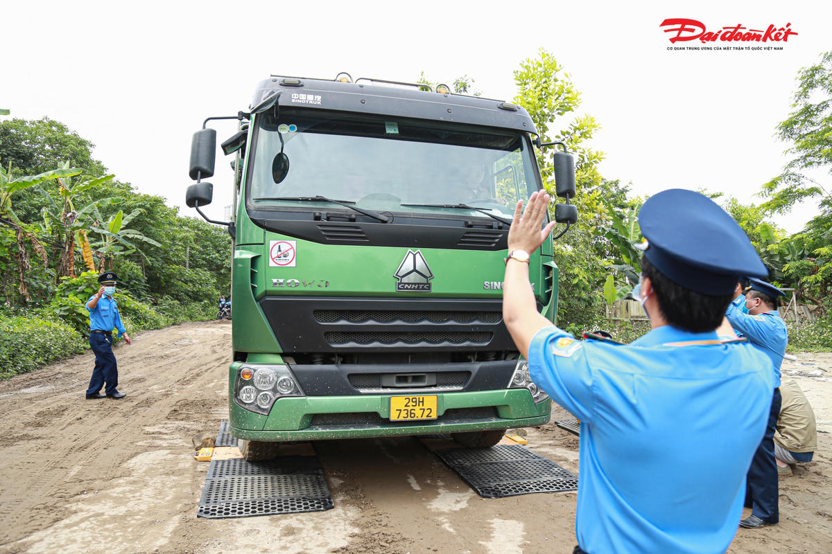 Sau khi kiểm tra xe tải BKS: 29H-736.72 do tài xê Lương Xuân Nhân điều khiển quá tải 160%.