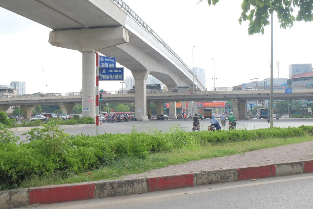 [ẢNH] Hà Nội: Những điểm nghẽn vắng vẻ trong giờ cao điểm do... Covid