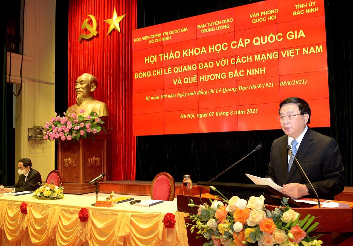 Ủy viên Bộ Chính trị, Giám đốc Học viện Chính trị quốc gia Hồ Chí Minh, Chủ tịch Hội đồng Lý luận Trung ương Nguyễn Xuân Thắng phát biểu tại Hội thảo.