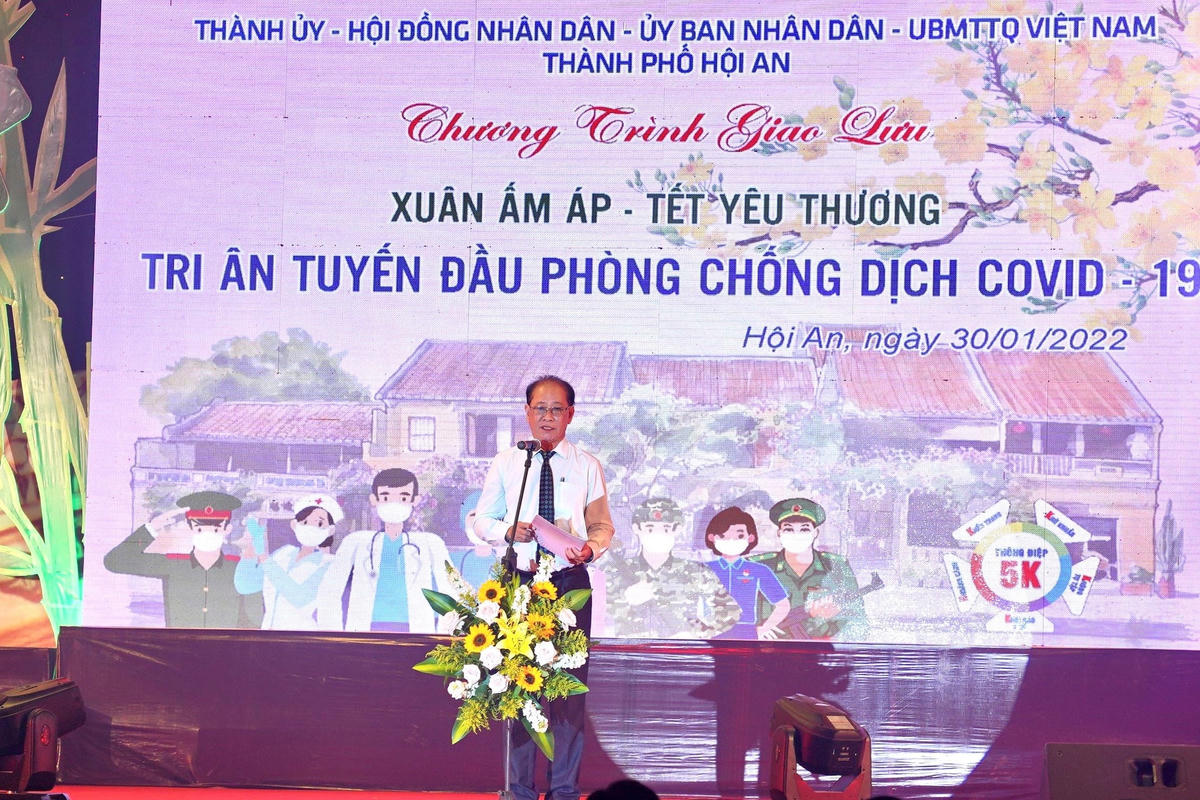 Ông Trần Ánh, Bí thư Thành ủy, Chủ tịch HĐND TP Hội An phát biểu chương trình.