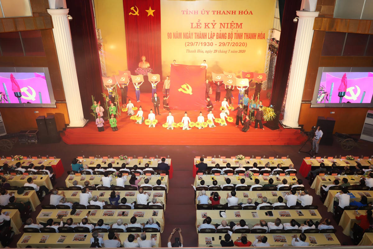 Một tiết mục nghệ thuật của Sở VHTTDL Thanh Hoá biểu diễn tại buổi lễ.