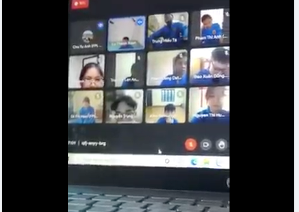 Ảnh chụp màn hình clip ghi lại việc sinh viên văng tục trong lớp học trực tuyến.