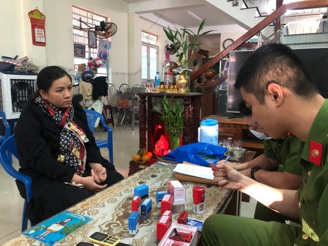 Đối tượng Lê Thị Sương tại cơ quan công an.  