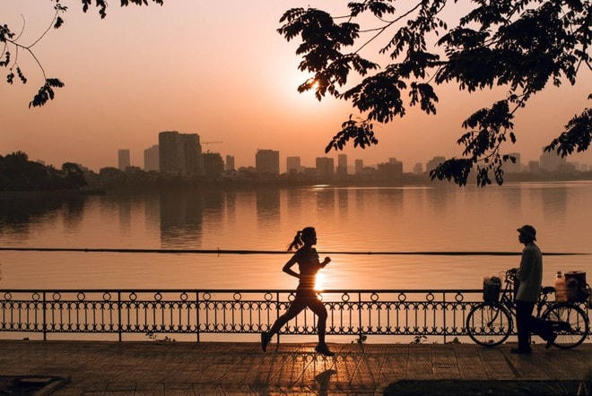 ‘Hà Nội qua những bước chân’