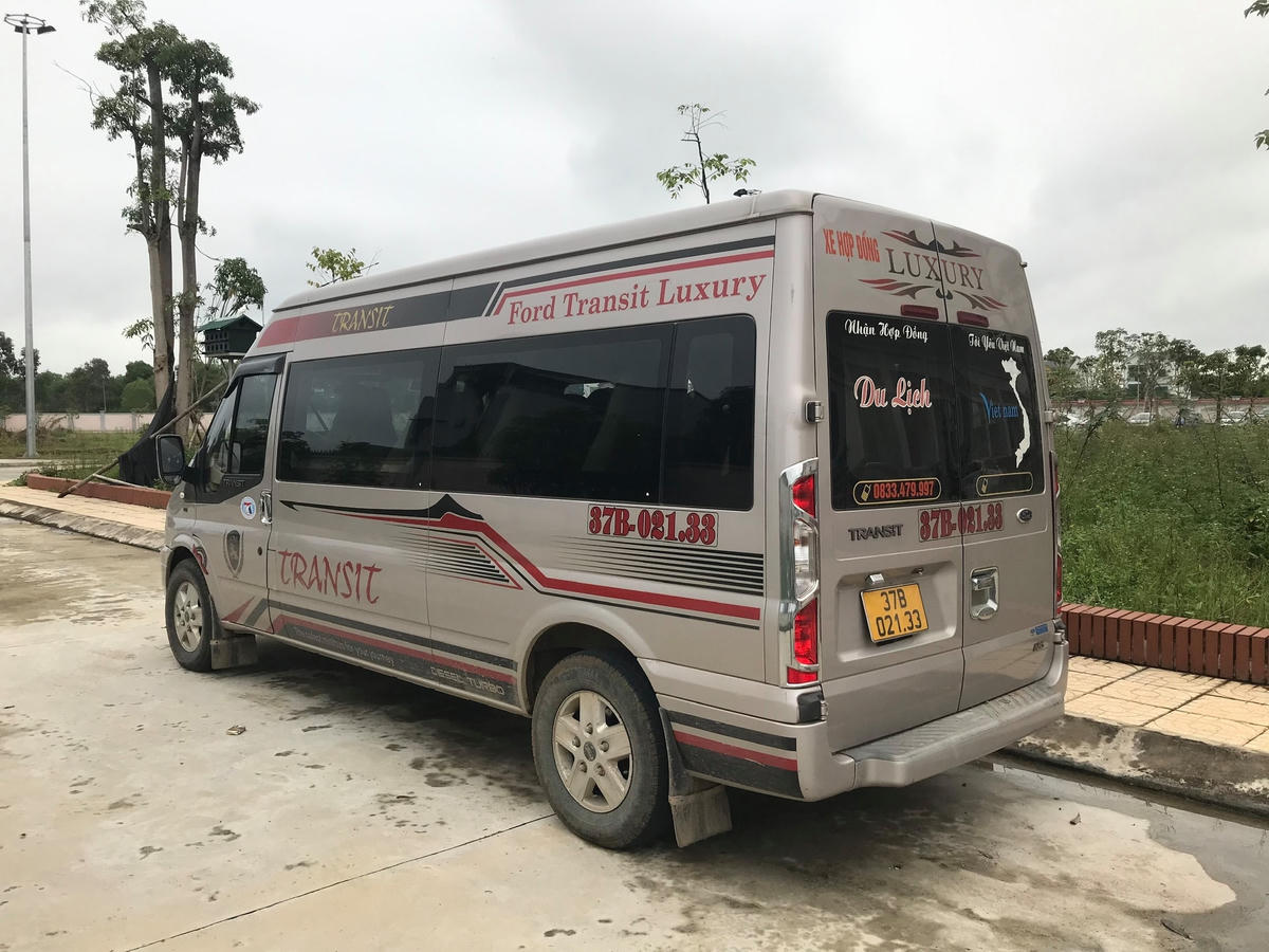 Chiếc xe các chở các đối tượng đến đánh bạc và tẩu thoát.