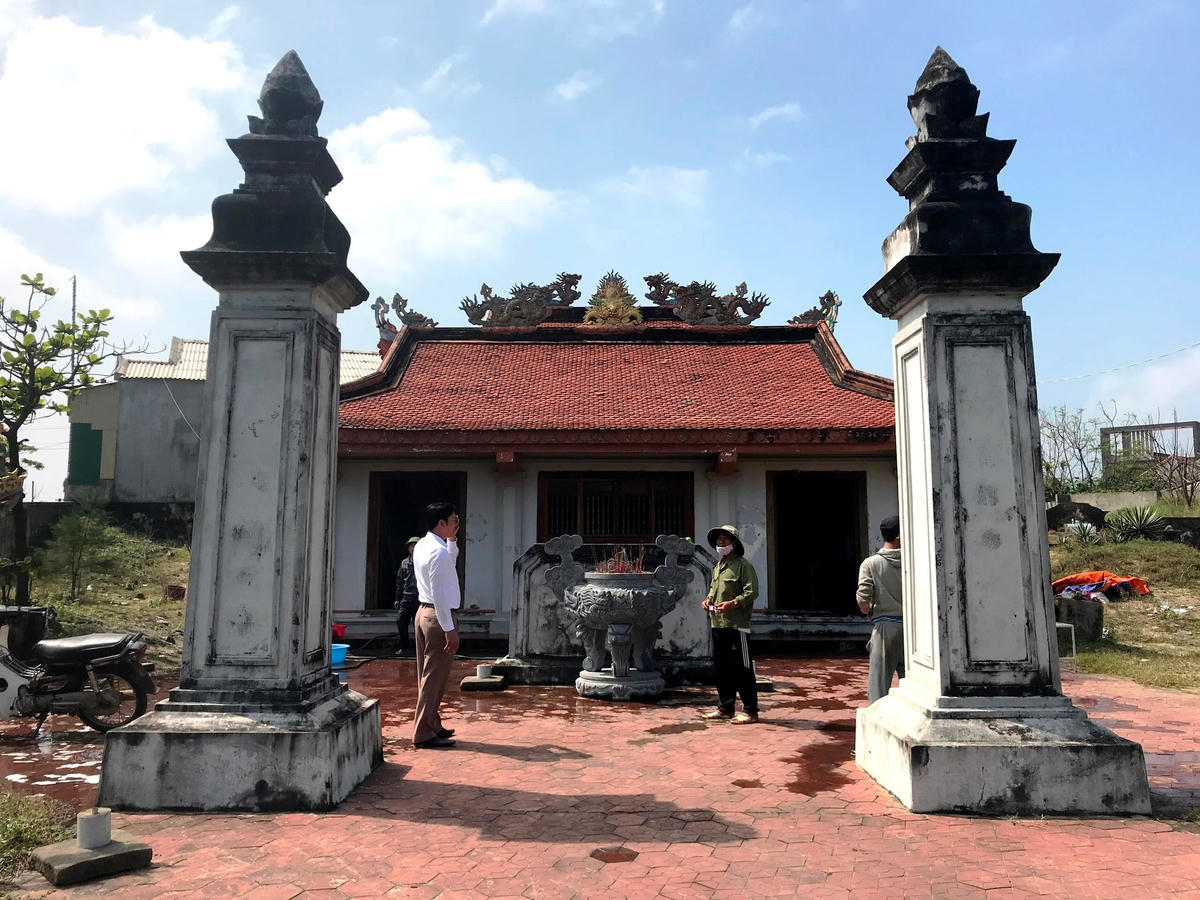 Miếu Đức Ngư Ông - nơi ngư dân Cẩm Nhượng tổ chức tế lễ.