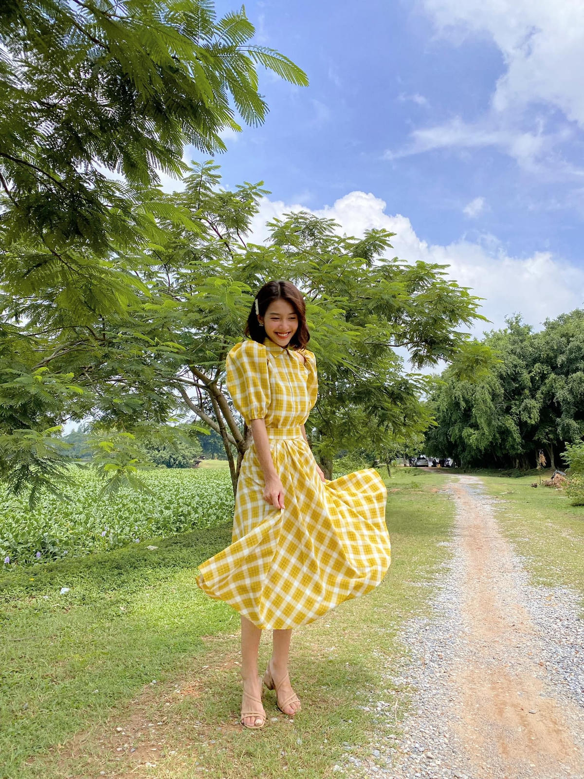 Nhờ khâu trang phục được đầu tư, vai diễn Tuệ Nhi của Khả Ngân được nhiều khán giả chú ý hơn.