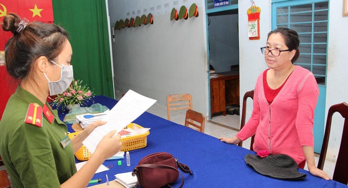 Bị can Nguyễn Thị Kim Hạnh (tức Mười Tường) tại cơ quan Công an.