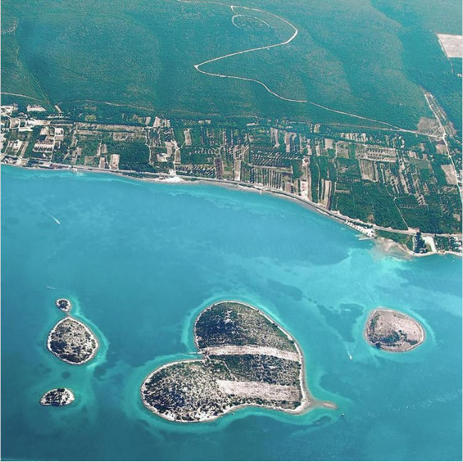 Một hòn đảo hình trái tim ở Croatia.