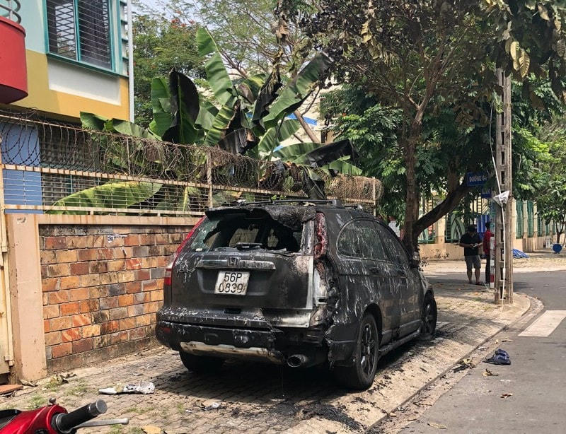 Nạn nhân nghi ngờ hung thủ là kẻ ngáo đá phóng lửa hủy hoại tài sản người khác.