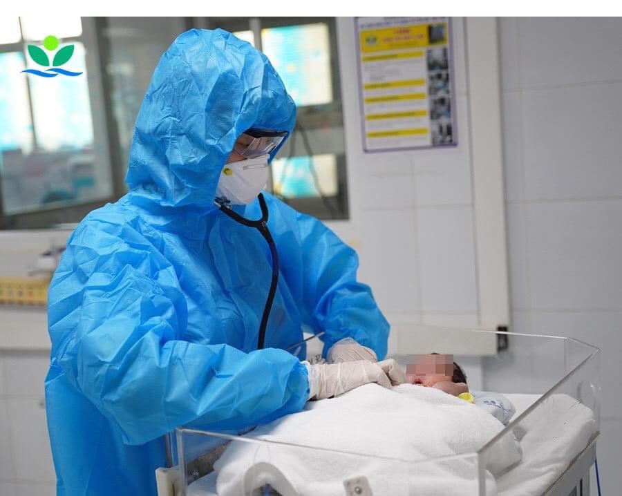 Trong thời gian dịch bệnh diễn biến phức tạp, các bệnh viện trên Hà Nội vẫn duy trì công tác khám chữa bệnh cho người dân. Đồng thời thực hiện nhiều biện pháp đảm bảo toàn cho lực lượng y tế cũng như người bệnh đến thăm khám.