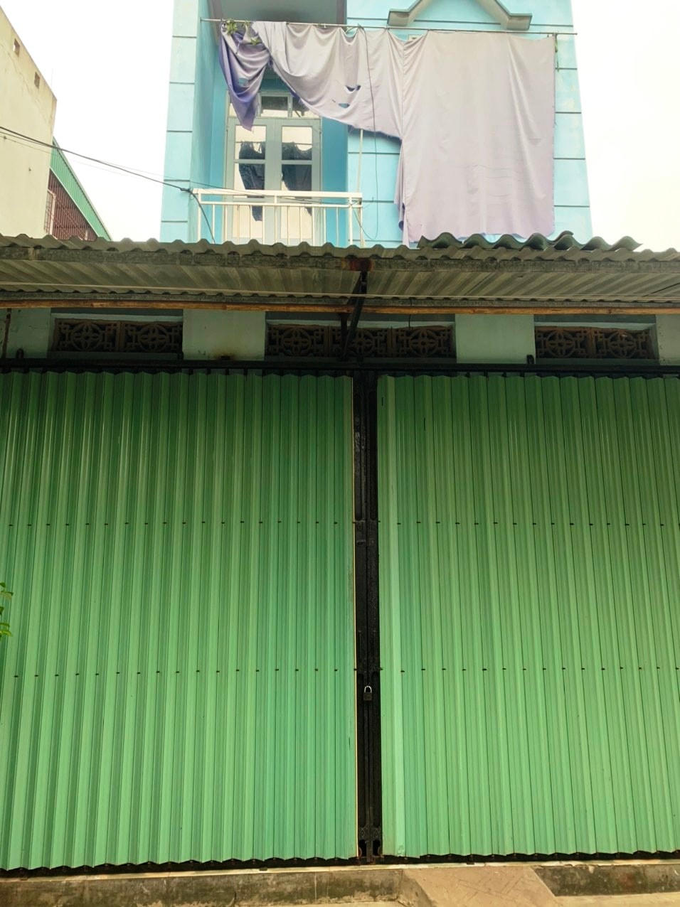 Căn nhà bà Hương khóa cửa sau khi tuyên bố vỡ nợ.