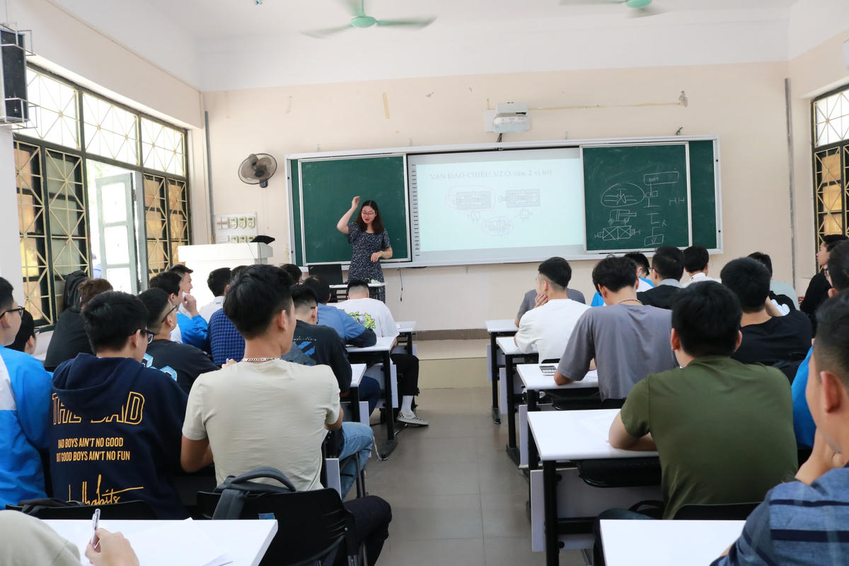 Sinh viên được bảo đảm chính sách kể cả trong thời gian học trực tuyến.