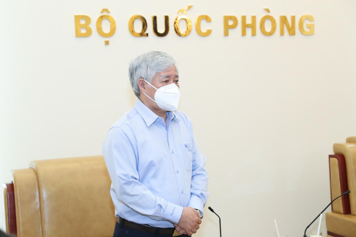 Bí thư Trung ương Đảng, Chủ tịch UBTƯ MTTQ Việt Nam Đỗ Văn Chiến cảm ơn những đóng góp to lớn của lực lượng Quân đội trong công tác phòng, chống dịch Covid-19.