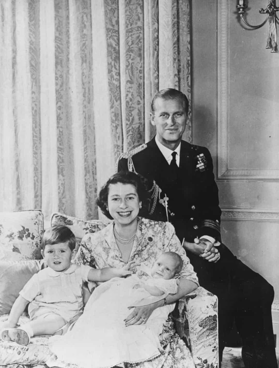 Gia đình hoàng gia ở Cung điện Buckingham vào ngày Công chúa Anne làm lễ rửa tội, năm 1950.