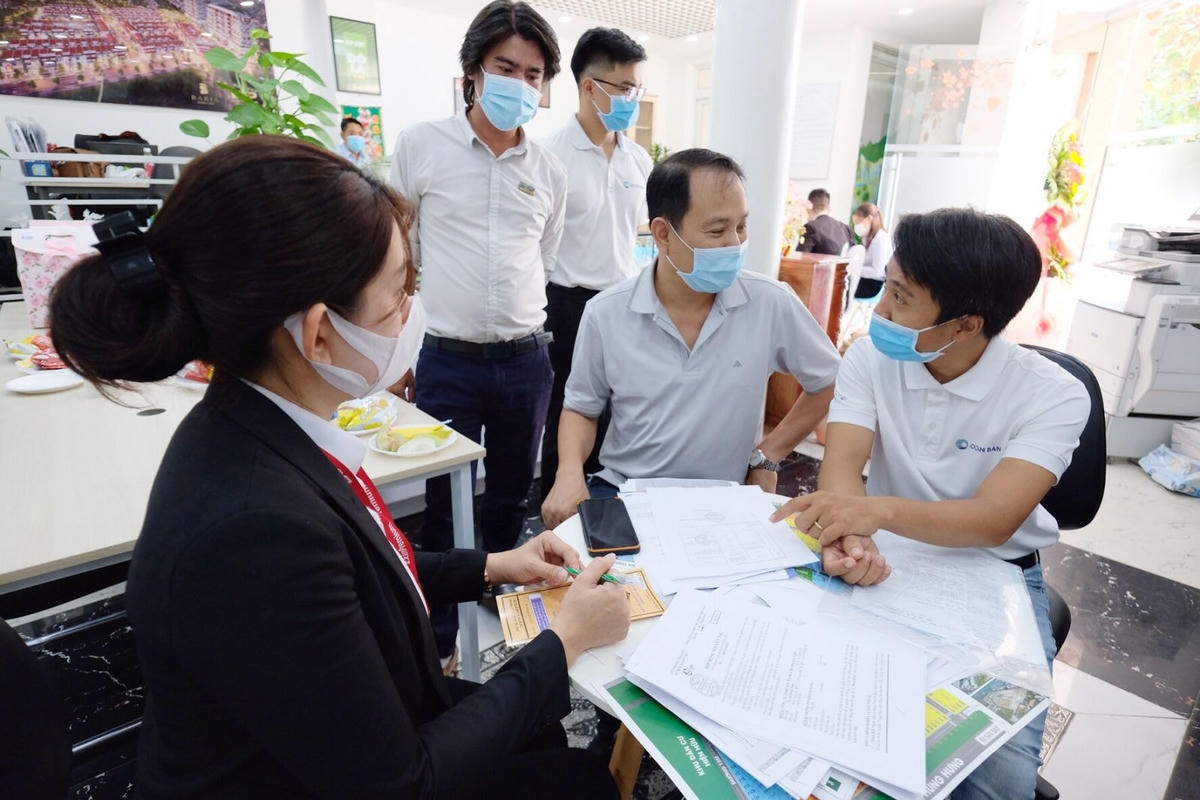 Giao dịch chuyển nhượng bất động sản qua ngân hàng sẽ tránh được rủi ro.