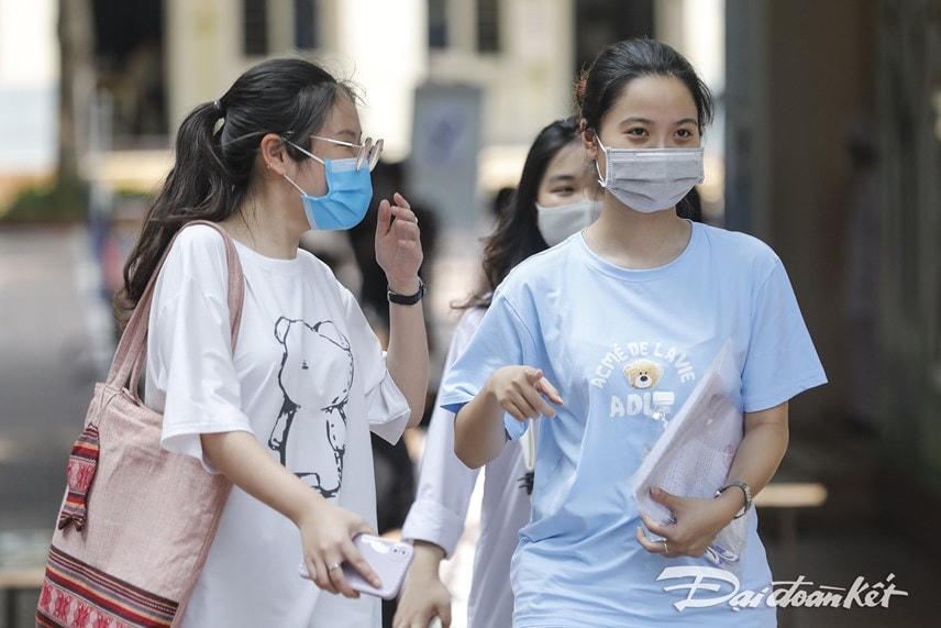 Thí sinh tham dự kỳ thi tốt nghiệp THPT 2021 tại điểm thi trường THPT Nguyễn Trãi (Ba Đình, Hà Nội).Ảnh: Phạm Quang Vinh.
