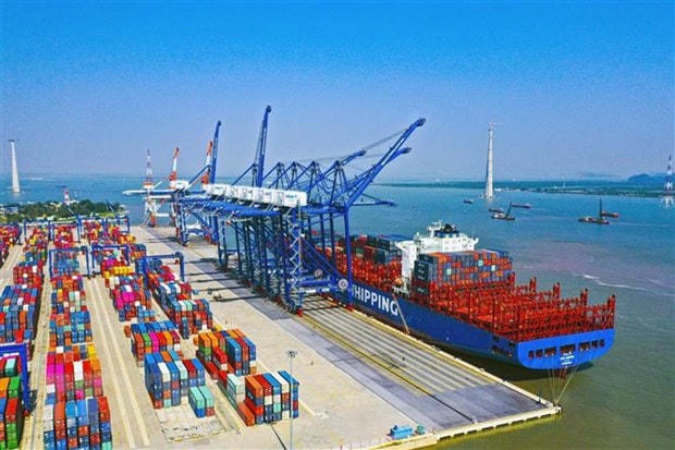 Bị ảnh hưởng đại dịch Covid-19 nhưng lượng hàng hóa qua cảng khu vực Hải Phòng vẫn tăng 14,7%.