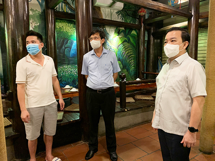 Đoàn kiểm tra cơ sở Mập quán.