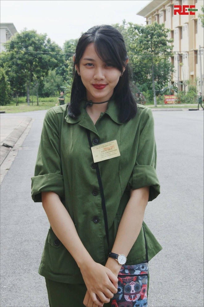 Đời tư khó khăn, làm đủ nghề của tân Hoa hậu Hòa bình khiến nhiều người xót xa.