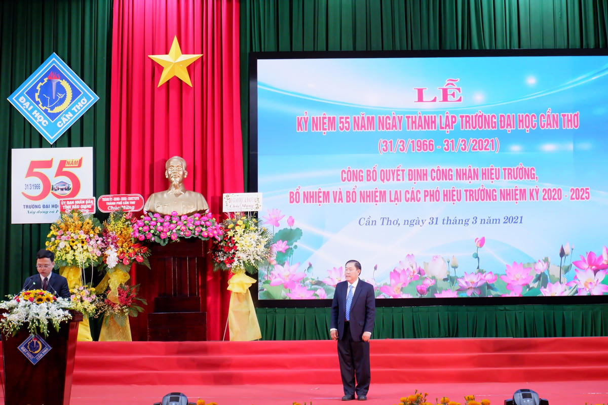 GS.TS Hà Thanh Toàn nhận quyết định công nhận chức vụ Hiệu trưởng trường ĐHCT nhiệm kỳ 2020-2025