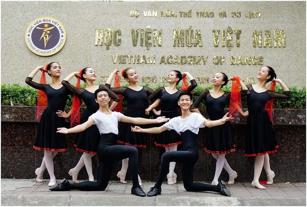 Các học viên của Học viện Múa Việt Nam.