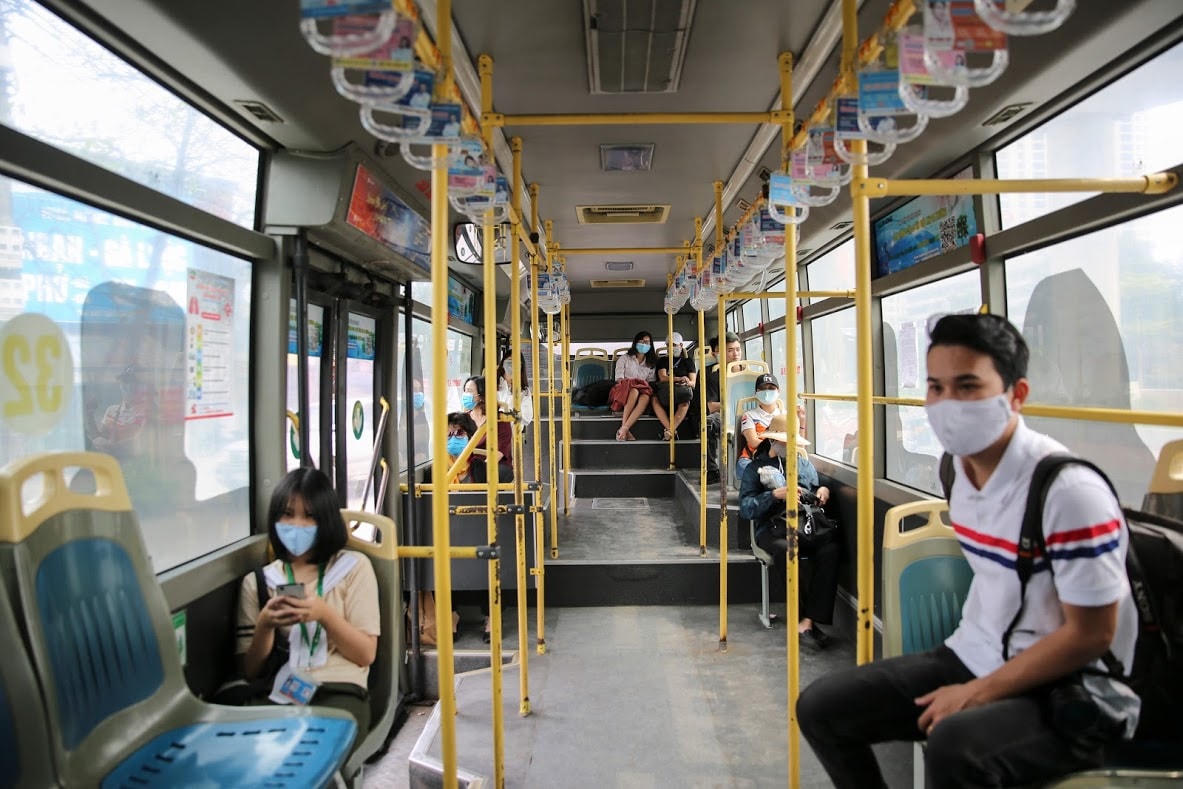 Xe buýt chưa đảm bảo được nhu cầu đi lại của học sinh.