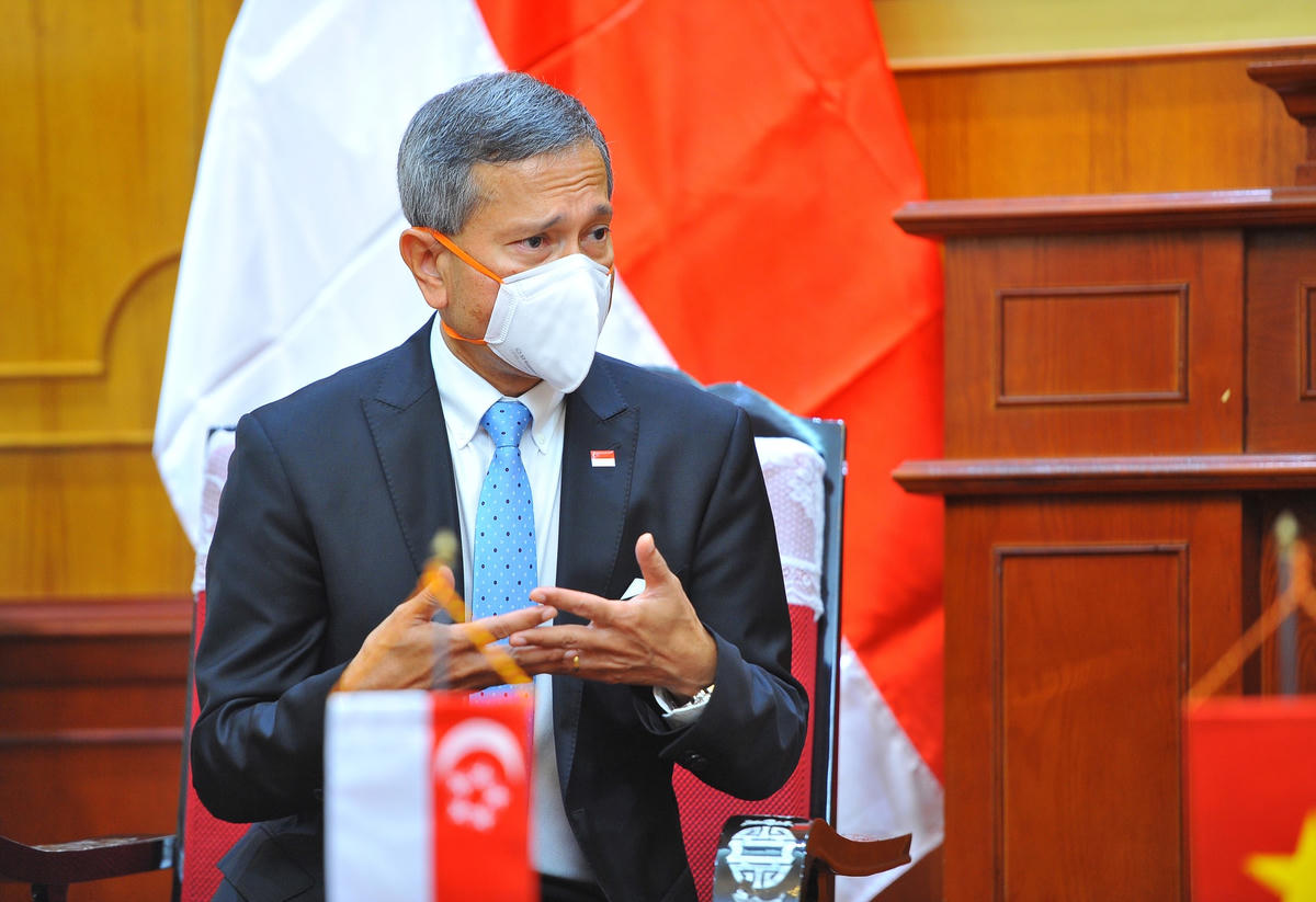 Bộ trưởng Bộ Ngoại giao Cộng hòa Singapore Vivian Balakrishnan khẳng định, mối quan hệ hữu nghị gắn bó giữa Singapore và Việt Nam ngày càng được củng cố, phát triển.