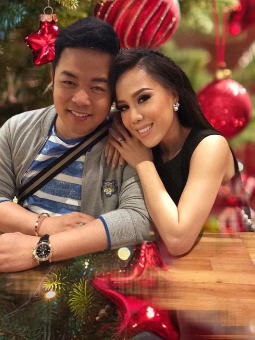 Quang Lê gửi lời chúc mừng sinh nhật “người tình sân khấu” Mai Thiên Vân: “Hôm nay là ngày đặc biệt, tinh tú trời cao chiếu rọi về bến tre nơi có người con gái hát thật hay hằng triệu người yêu thương. Thương chúc em một ngày sinh nhật anh bình hạnh phúc, bước qua tuổi mới vạn điều như ý muốn, tiếng hát sớm đi vào Huyền Thoại em nhé”.  