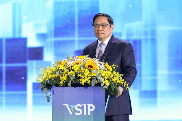 Thủ tướng Chính phủ Phạm Minh Chính phát biểu tại Lễ động thổ dự án Khu công nghiệp Việt Nam-Singapore III tại tỉnh Bình Dương, sáng 19/3. Ảnh: VGP.