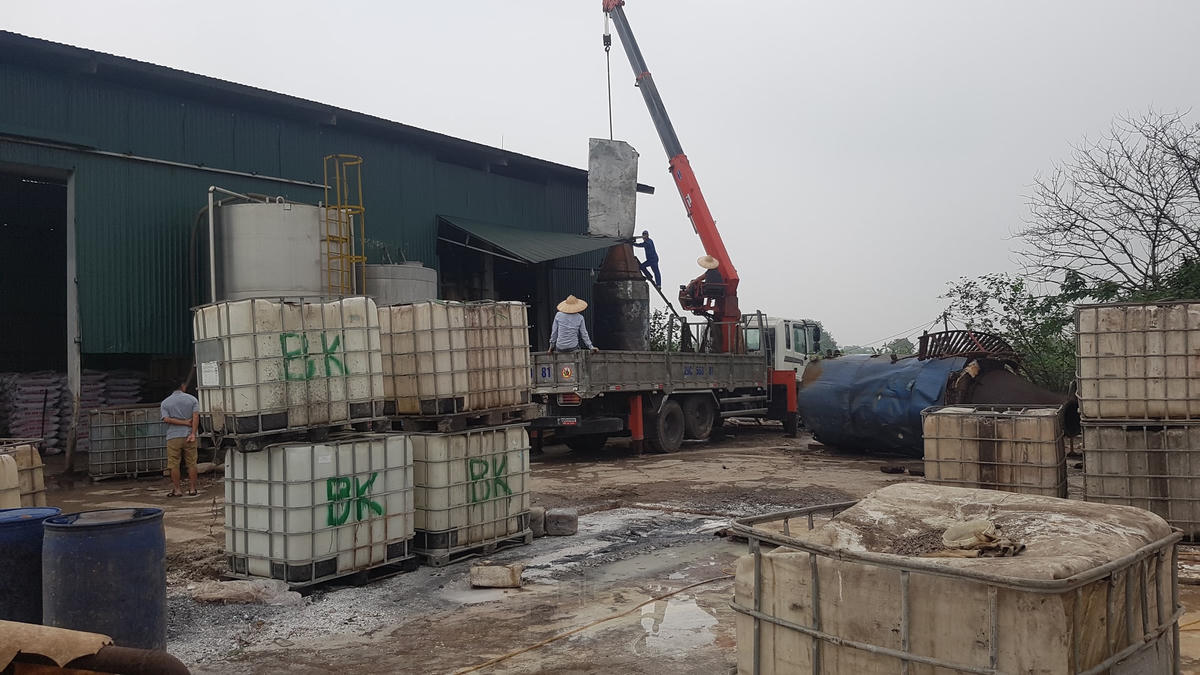 Nơi sản xuất hóa chất nằm trên địa bàn xã Dương Hà. Ảnh: Hà An.