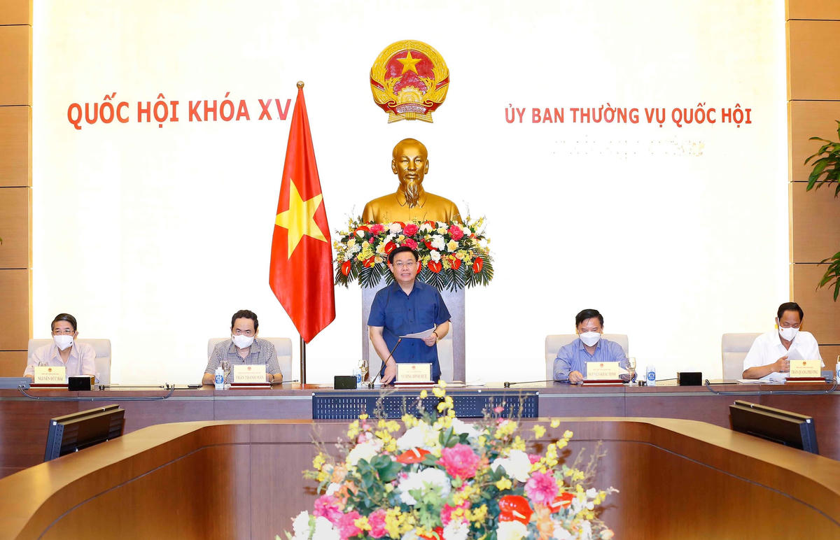 Chủ tịch Quốc hội Vương Đình Huệ phát biểu tại cuộc họp. Ảnh: T.C.