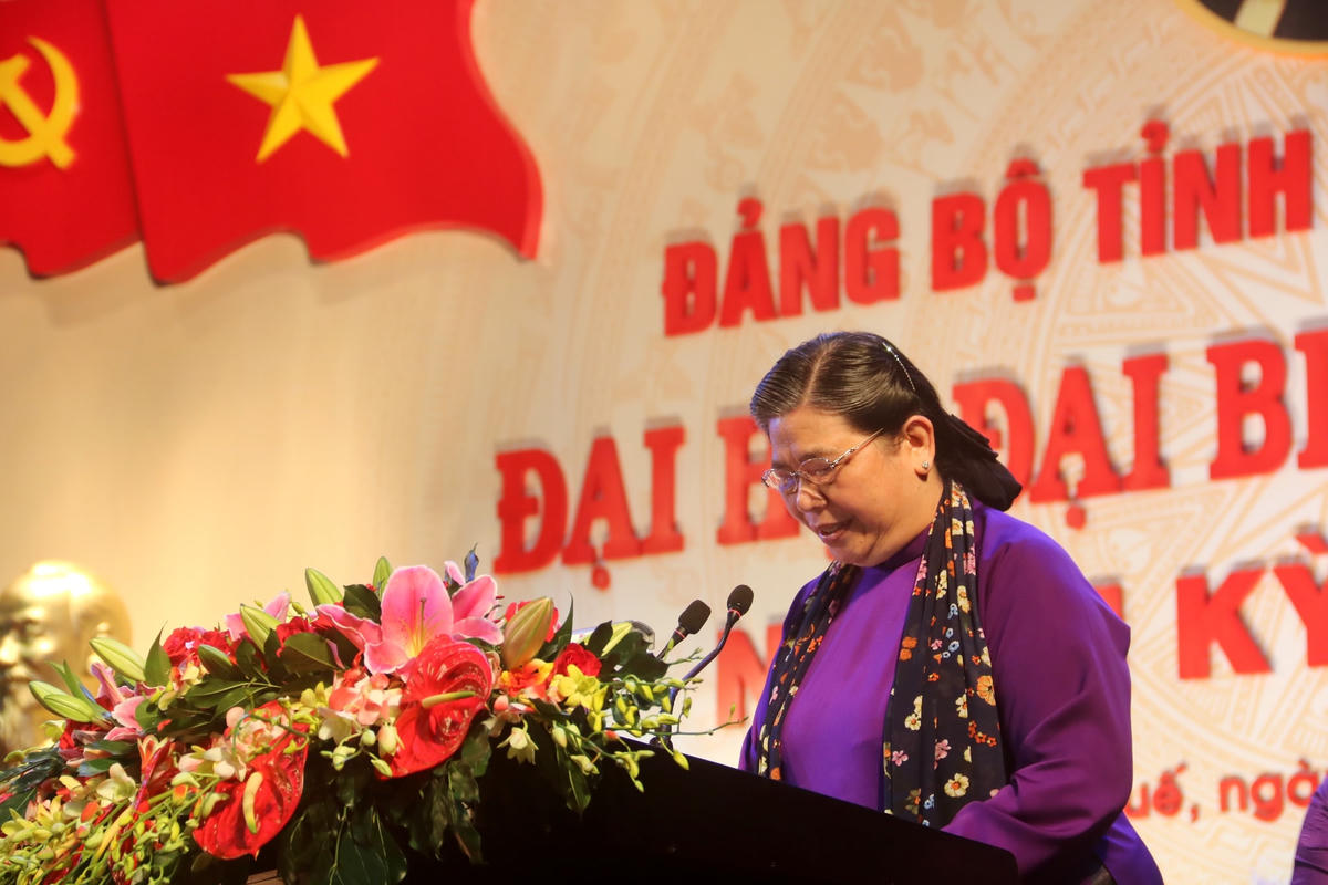 Bà Tòng Thị Phóng, Phó Chủ tịch Thường trực Quốc hội phát biểu chỉ đạo Đại hội.