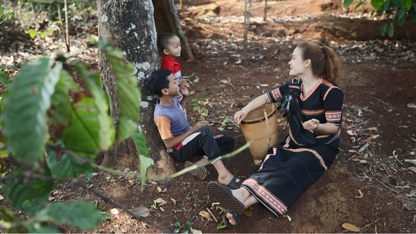 Đại biểu Y Byen về dự Đại hội đại biểu các dân tộc thiểu số lần thứ II năm 2020.