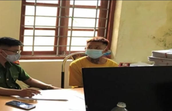 Đối tượng S tại cơ quan công an.